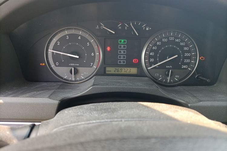 Used Toyota Land Cruiser 2010 4.0L Automatic VX Odometer Close Up