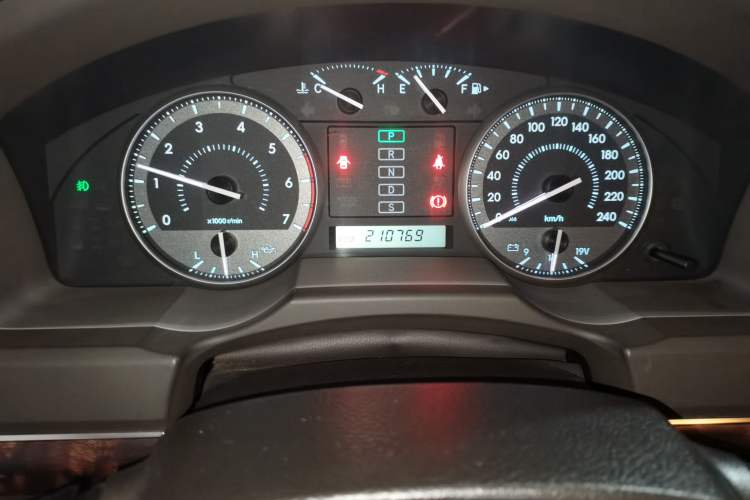 Used Toyota Land Cruiser 2010 4.0L Automatic VX Odometer Close Up