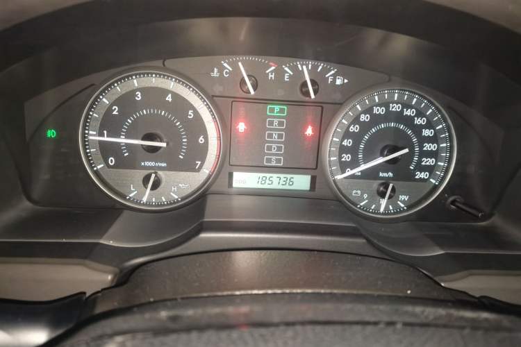 Used Toyota Land Cruiser 2010 4.0L Automatic VX Odometer Close Up