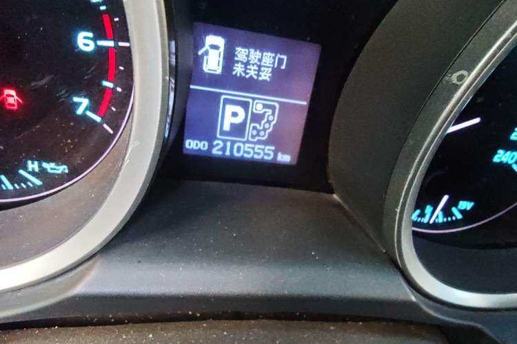 Used Toyota Land Cruiser 2010 4.7L Automatic VX Odometer Close Up