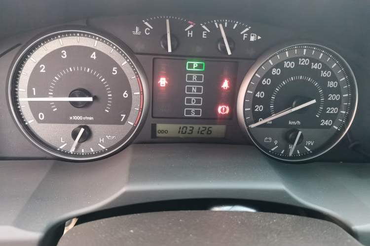 Used Toyota Land Cruiser 2010 4.0L Automatic VX Odometer Close Up