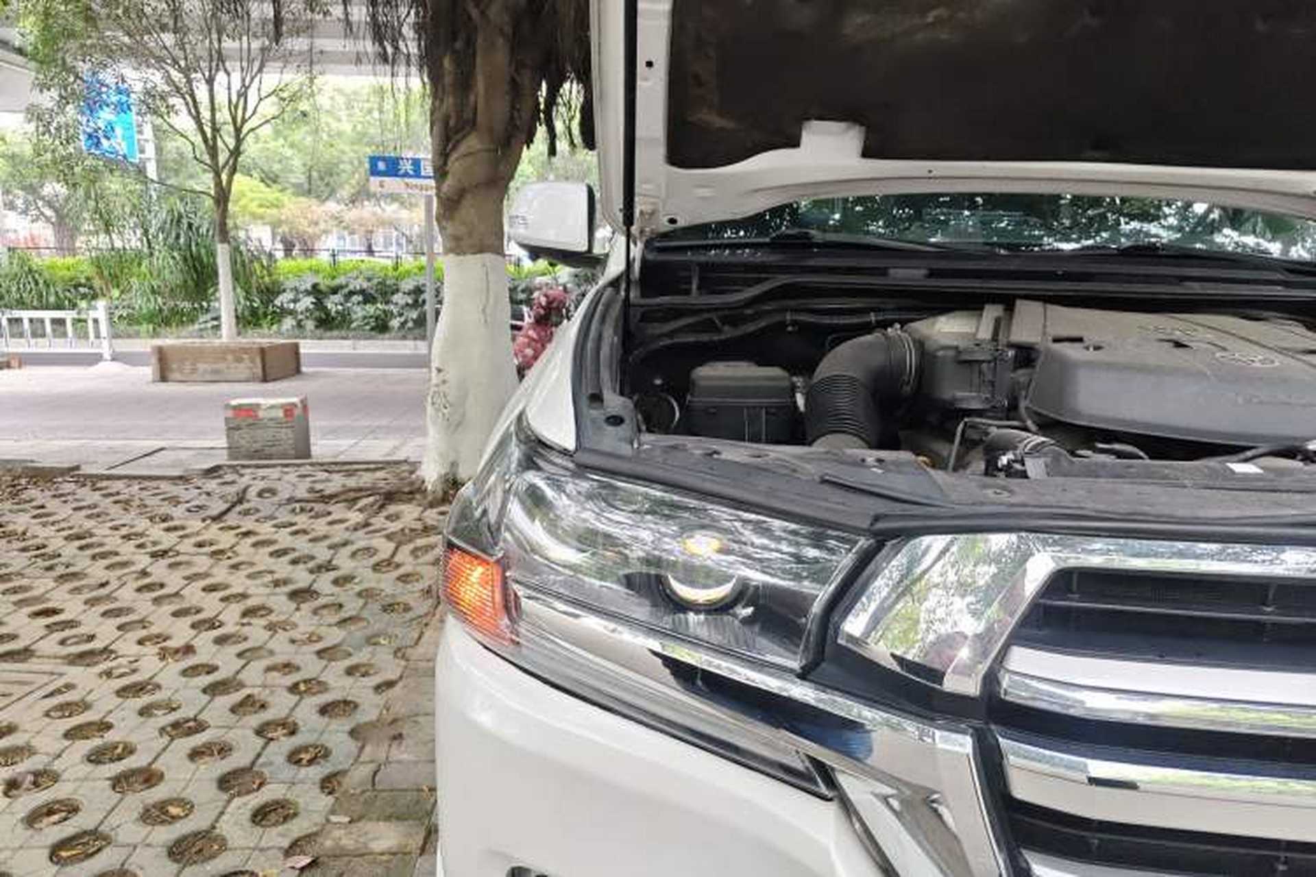 Used Toyota Land Cruiser  Right Front Headlight