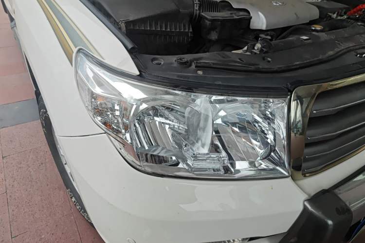 Used Toyota Land Cruiser 2010 4.7L Automatic VX Right Front Headlight
