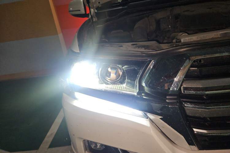 Used Toyota Land Cruiser 2010 4.0L Automatic VX Right Front Headlight