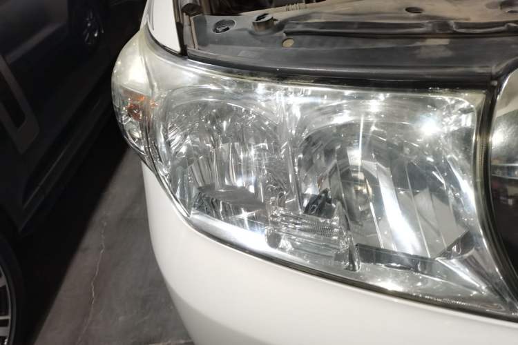 Used Toyota Land Cruiser 2010 4.0L Automatic VX Right Front Headlight