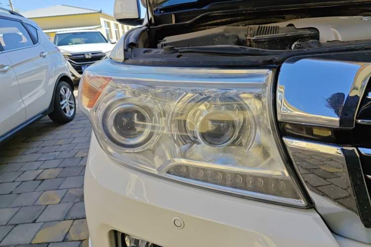 Used Toyota Land Cruiser 2010 4.7L Automatic VX Right Front Headlight