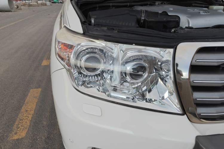Used Toyota Land Cruiser 2010 4.7L Automatic VX Right Front Headlight