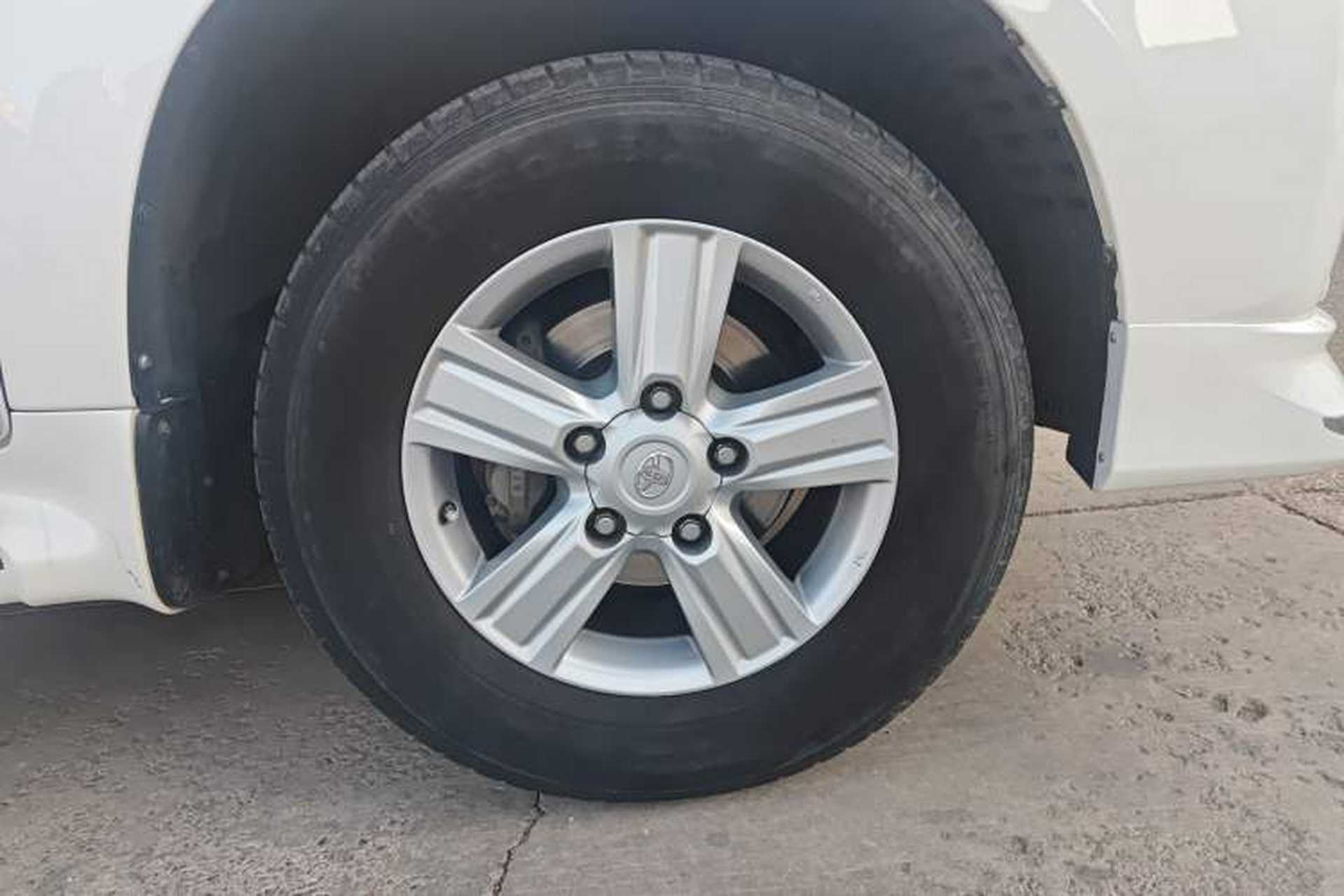 Used Toyota Land Cruiser 2010 4000 Middle East Edition Right Front Wheel Hub