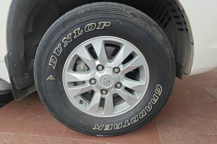 Used Toyota Land Cruiser 2010 4.7L Automatic VX Right Front Wheel Hub