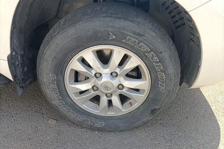 Used Toyota Land Cruiser 2010 4.0L Automatic VX Right Front Wheel Hub
