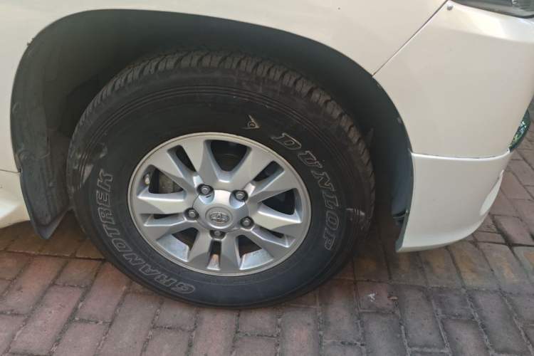 Used Toyota Land Cruiser 2010 4.7L Automatic VX Right Front Wheel Hub