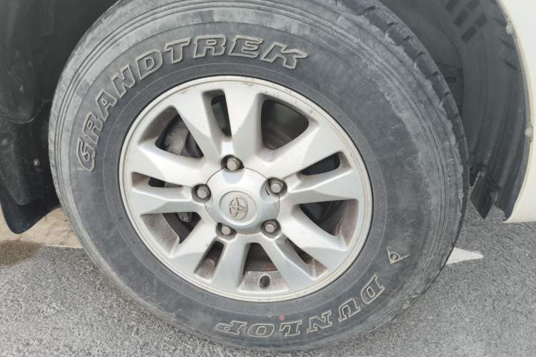 Used Toyota Land Cruiser 2010 4.7L Automatic VX Right Front Wheel Hub