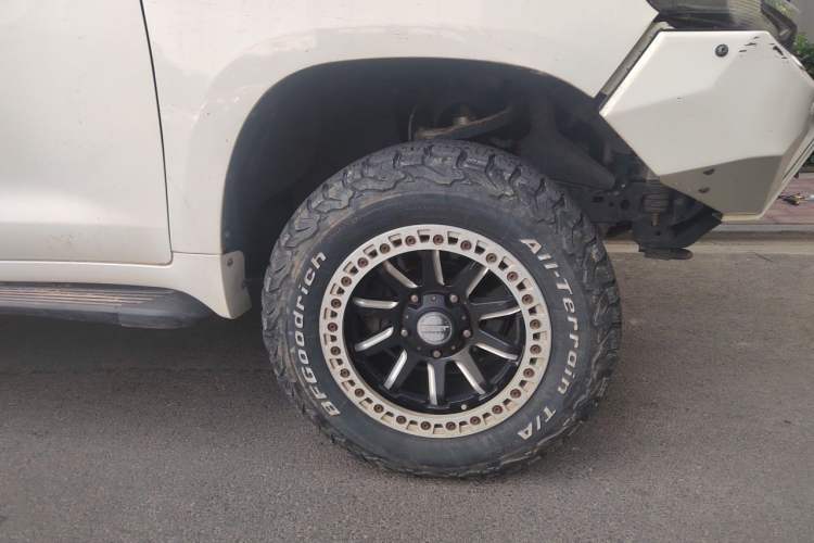 Used Toyota Land Cruiser 2010 4.7L Automatic VX Right Front Wheel Hub