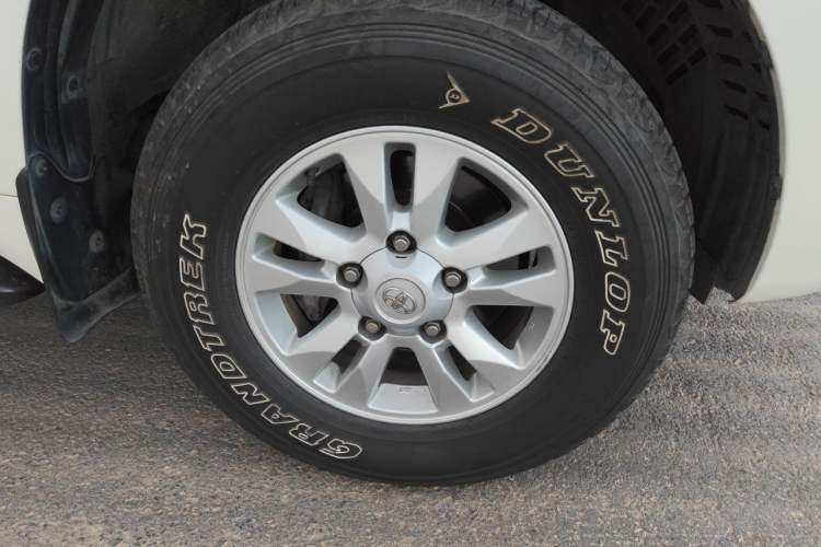 Used Toyota Land Cruiser 2010 4.7L Automatic VX Right Front Wheel Hub