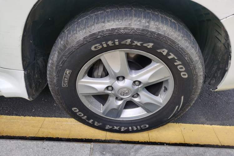 Used Toyota Land Cruiser 2010 4.7L Automatic VX Right Front Wheel Hub