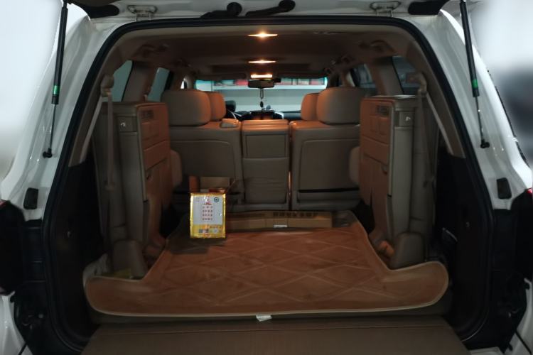 Used Toyota Land Cruiser 2010 4.0L Automatic VX Trunk