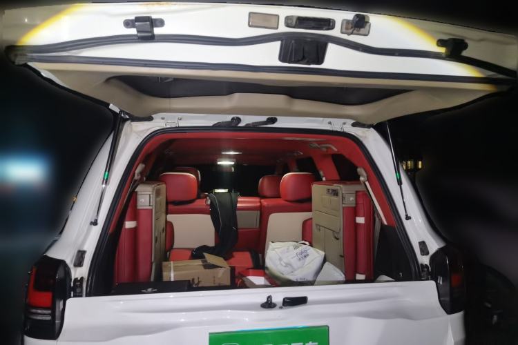 Used Toyota Land Cruiser 2010 4.0L Automatic VX Trunk