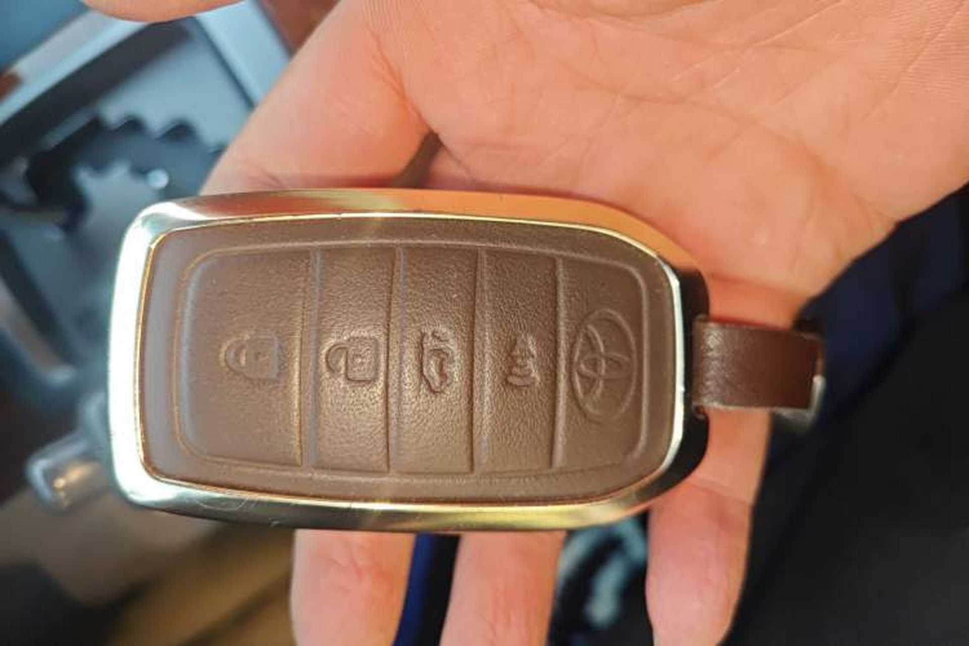 Used Toyota Land Cruiser 2010 4000 Middle East Edition Vehicle Key