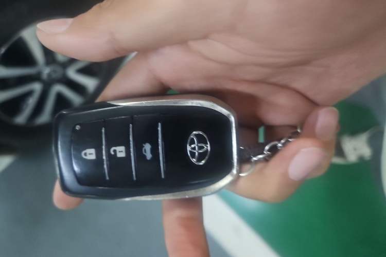 Used Toyota Land Cruiser 2010 4.0L Automatic VX Vehicle Key