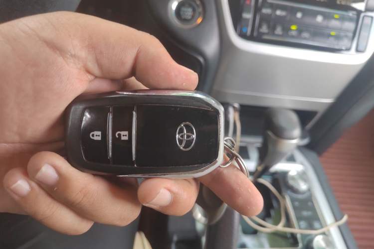 Used Toyota Land Cruiser 2010 4.7L Automatic VX Vehicle Key