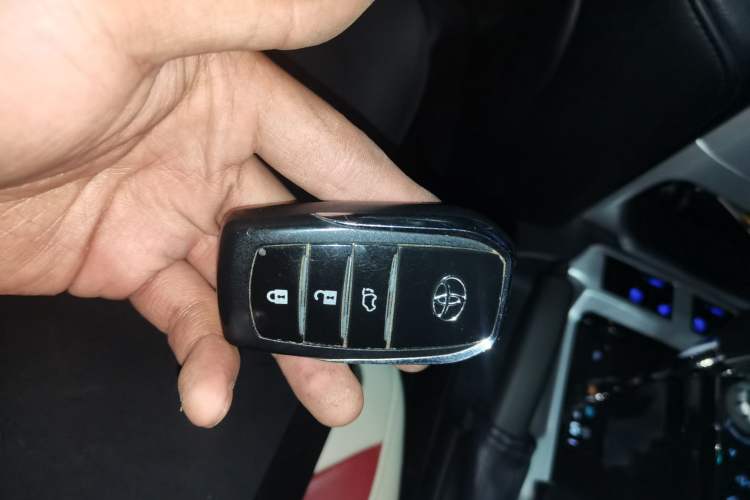 Used Toyota Land Cruiser 2010 4.0L Automatic VX Vehicle Key