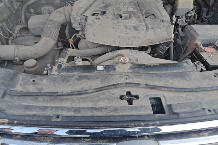 Used Toyota Land Cruiser  Engine Bay