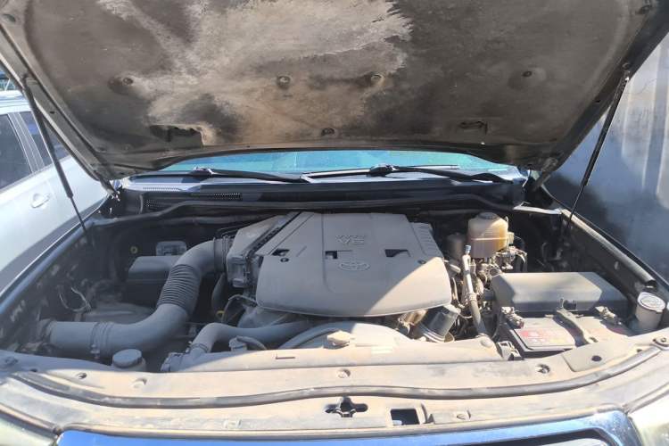 Used Toyota Land Cruiser  Engine Bay