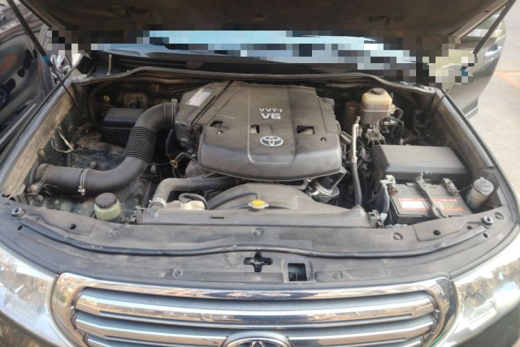 Used Toyota Land Cruiser 2011 4.0L GX Parallel Import Engine Bay