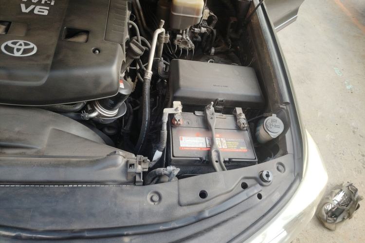 Used Toyota Land Cruiser 2011 4.0L GX Parallel Import Engine Bay Left
