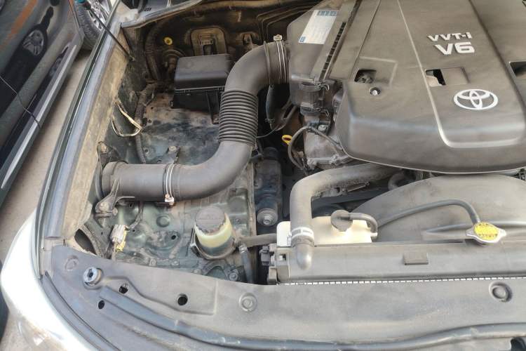 Used Toyota Land Cruiser 2011 4.0L GX Parallel Import Engine Bay Right