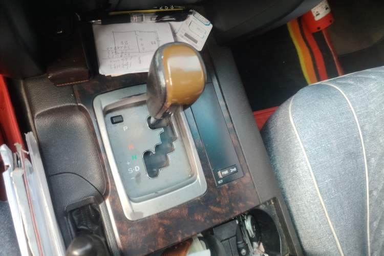Used Toyota Land Cruiser 2011 4.0L GX Parallel Import Gear Lever