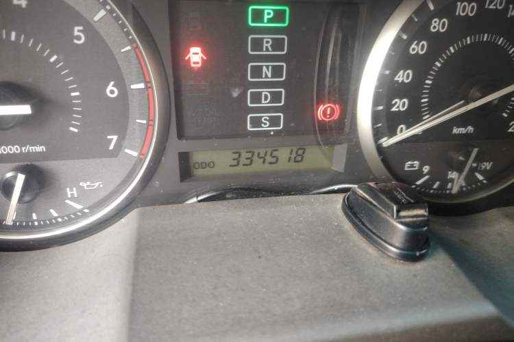Used Toyota Land Cruiser 2011 4.0L GX Parallel Import Odometer Close Up