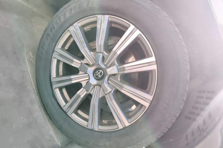 Used Toyota Land Cruiser  Right Front Wheel Hub