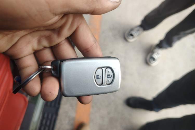 Used Toyota Land Cruiser 2011 4.0L GX Parallel Import Vehicle Key