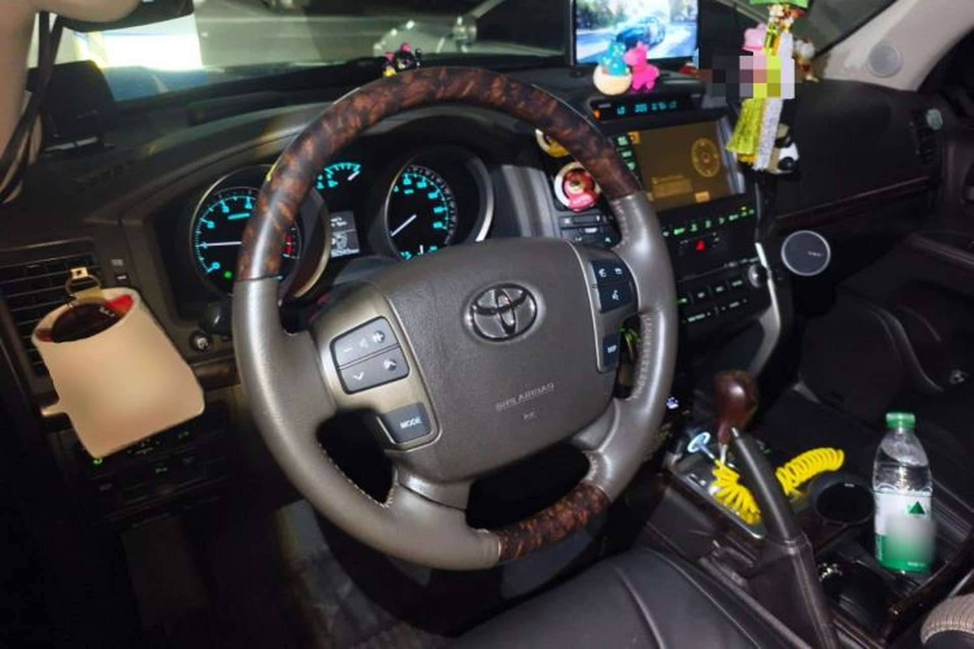 Used Toyota Land Cruiser  Center Console