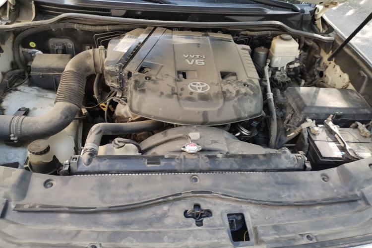 Used Toyota Land Cruiser  Engine Bay