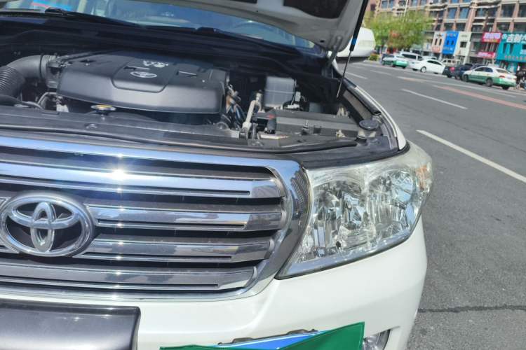 Used Toyota Land Cruiser 2011 4000 60th Anniversary Edition Engine Bay Left
