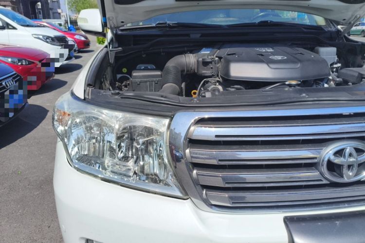 Used Toyota Land Cruiser 2011 4000 60th Anniversary Edition Engine Bay Right