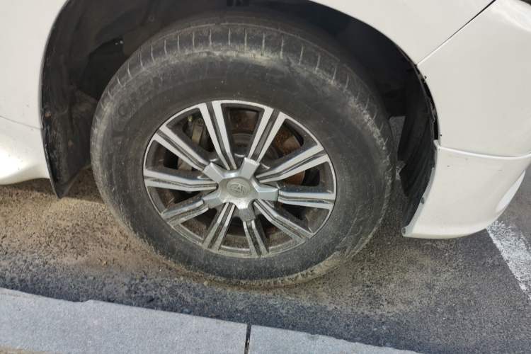 Used Toyota Land Cruiser  Right Front Wheel Hub