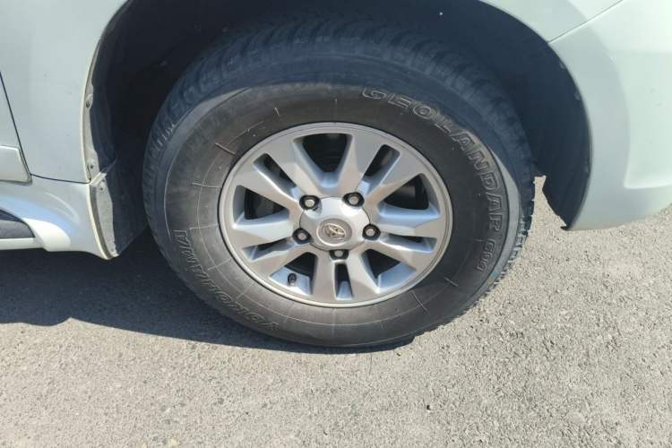 Used Toyota Land Cruiser 2011 4000 60th Anniversary Edition Right Front Wheel Hub