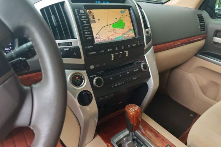 Used Toyota Land Cruiser 2012 4.0L Automatic GX-R Audio And AC Panel