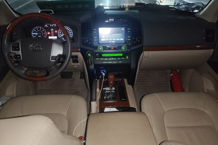 Used Toyota Land Cruiser 2012 4000 Center Console