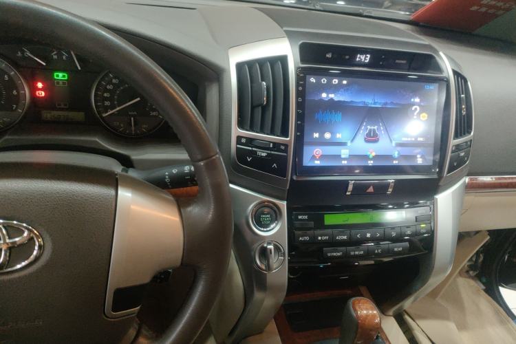 Used Toyota Land Cruiser 2012 4.0L Automatic VX Center Console