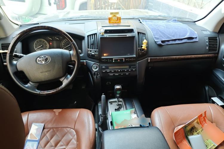 Used Toyota Land Cruiser  Center Console