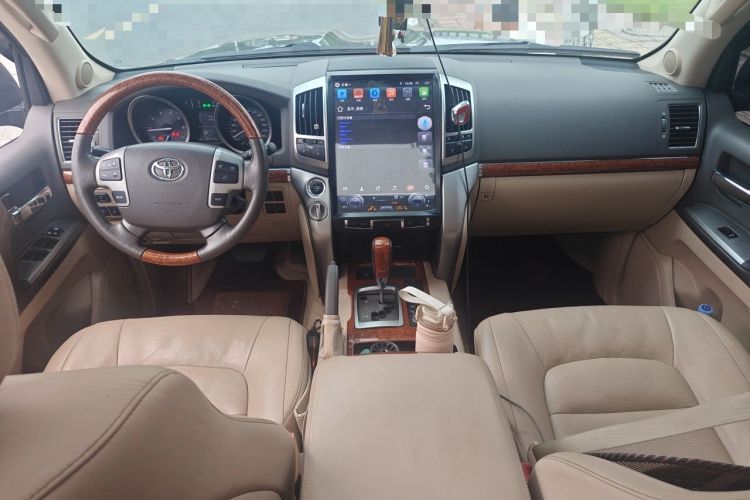 Used Toyota Land Cruiser 2012 4.6L Automatic VX-R Center Console