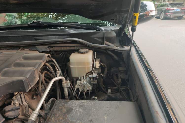 Used Toyota Land Cruiser 2012 4.0L Automatic GX-R Engine Bay Left
