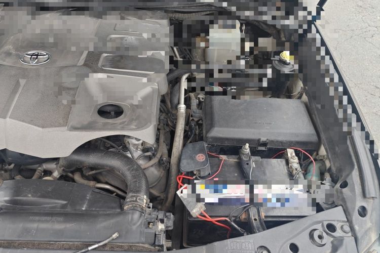 Used Toyota Land Cruiser 2012 4.6L Automatic VX-R Engine Bay Left