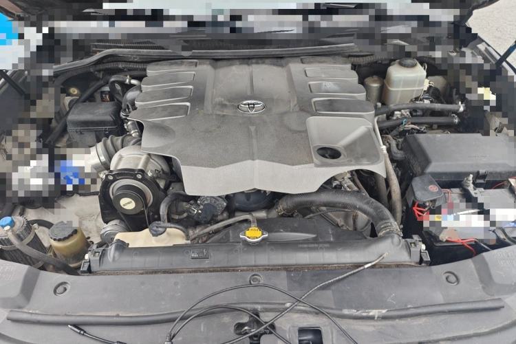 Used Toyota Land Cruiser 2012 4.6L Automatic VX-R Engine Bay