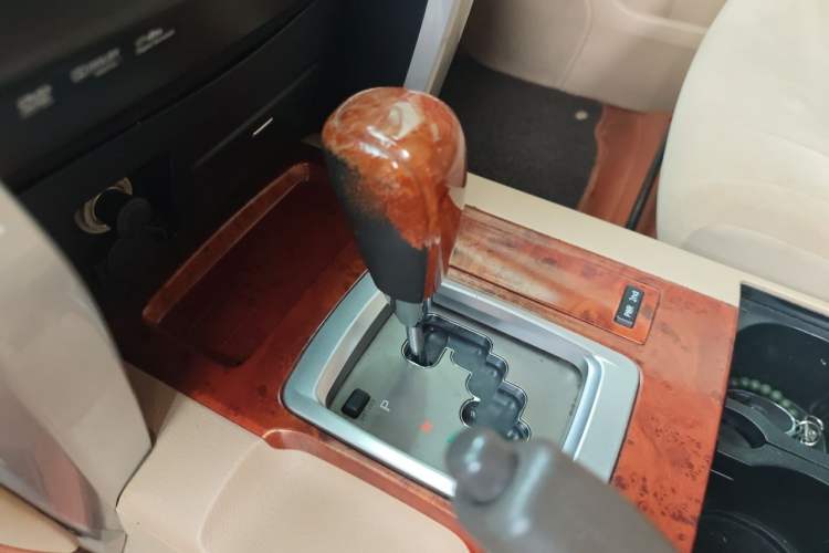 Used Toyota Land Cruiser 2012 4.0L Automatic GX-R Gear Lever