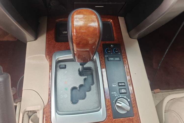 Used Toyota Land Cruiser 2012 4.6L Automatic VX-R Gear Lever